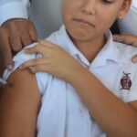 ¡Atención papás! A partir de este miércoles comenzarán a vacunar contra Covid en las escuelas  
